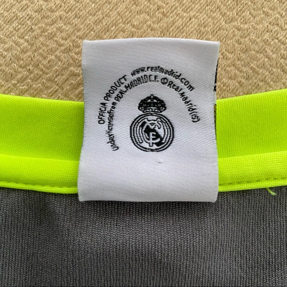 Real Madrid Shirt - Picture 3 of 8
